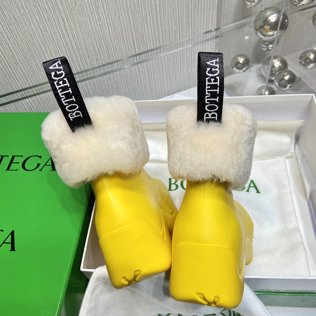 Bottega Veneta Boots 8 - vstockx