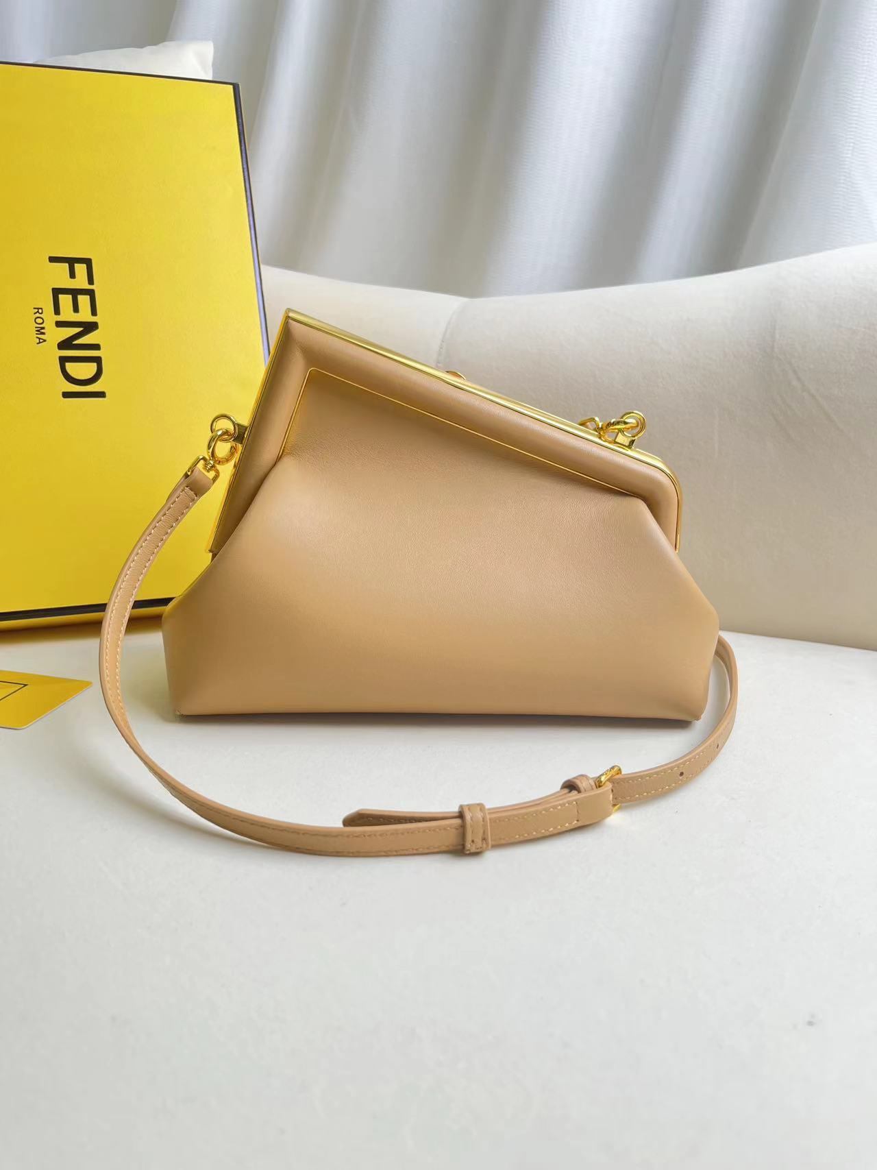 handbags FENDI 2218 size:18*26*9.5cm - vstockx