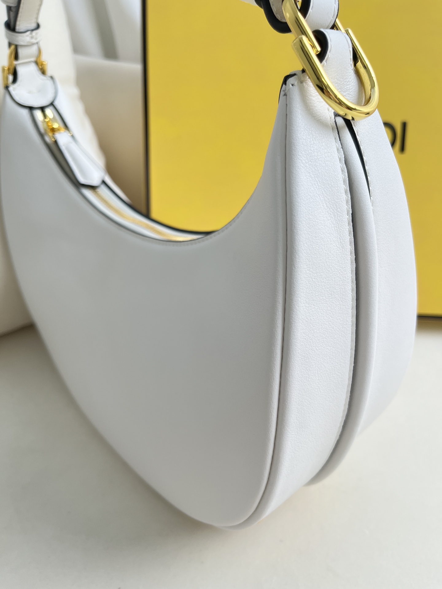 handbags FENDI 205 size:29*24.5*10cm - vstockx