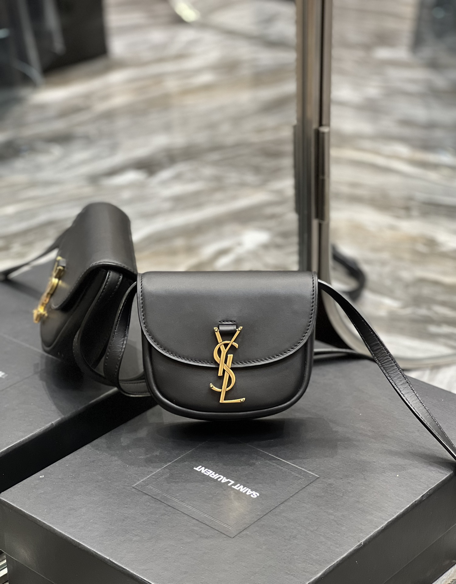 Handbags SAINT LAURENT 623097 size 15x14x4.5 cm - vstockx