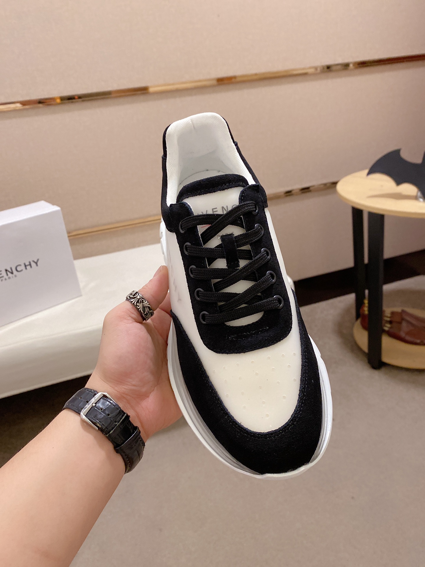 Givenchy Spectre Zip Sneakers 14 - vstockx