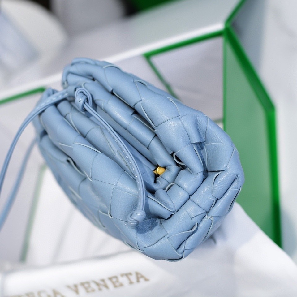 handbags Bottega Veneta The pouch size:23*13*8 - vstockx