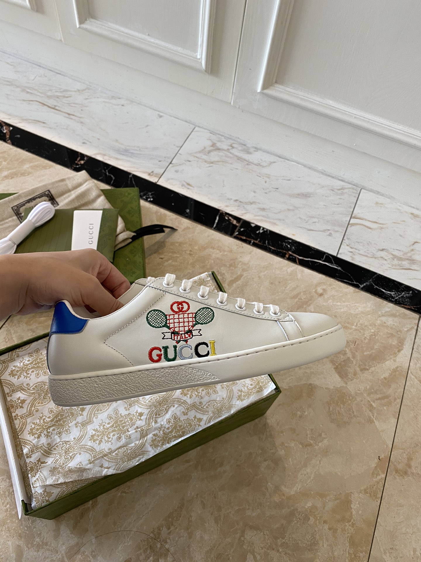 Gucci Women's Ace sneaker with bee sneaker 4 - vstockx