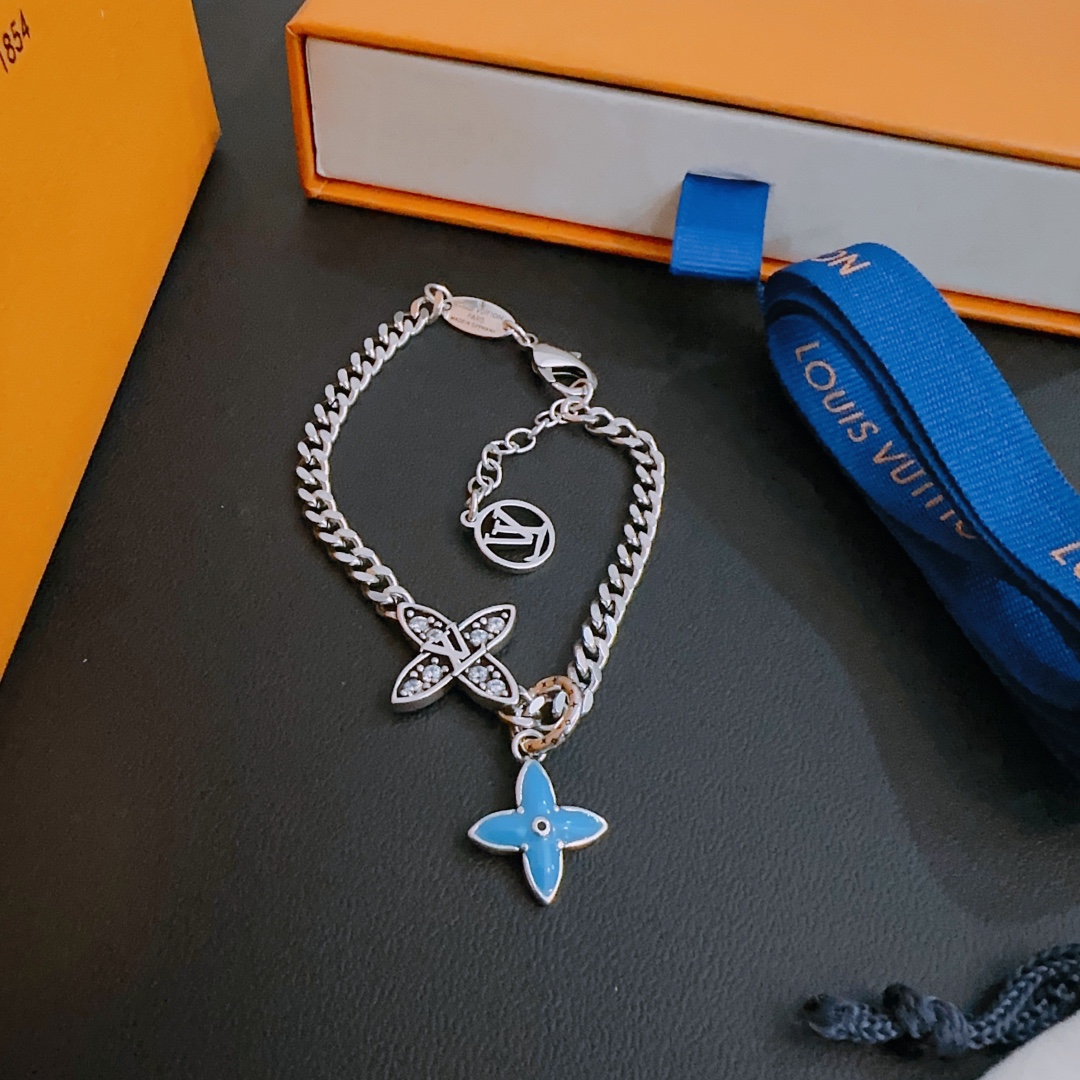 Jewelry Louis Vuitton 382 - vstockx