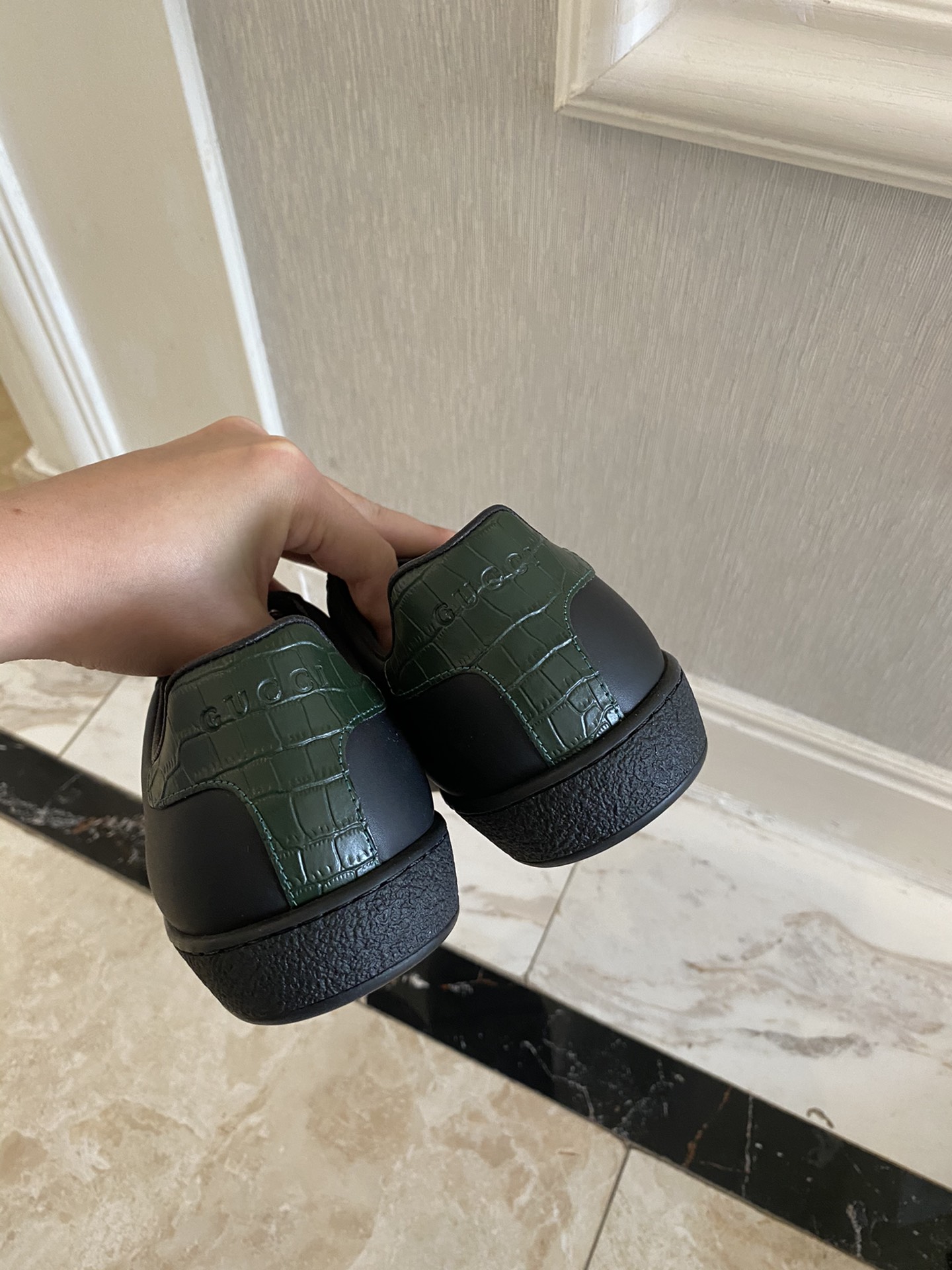 Gucci Women's Ace sneaker with bee sneaker 4 - vstockx