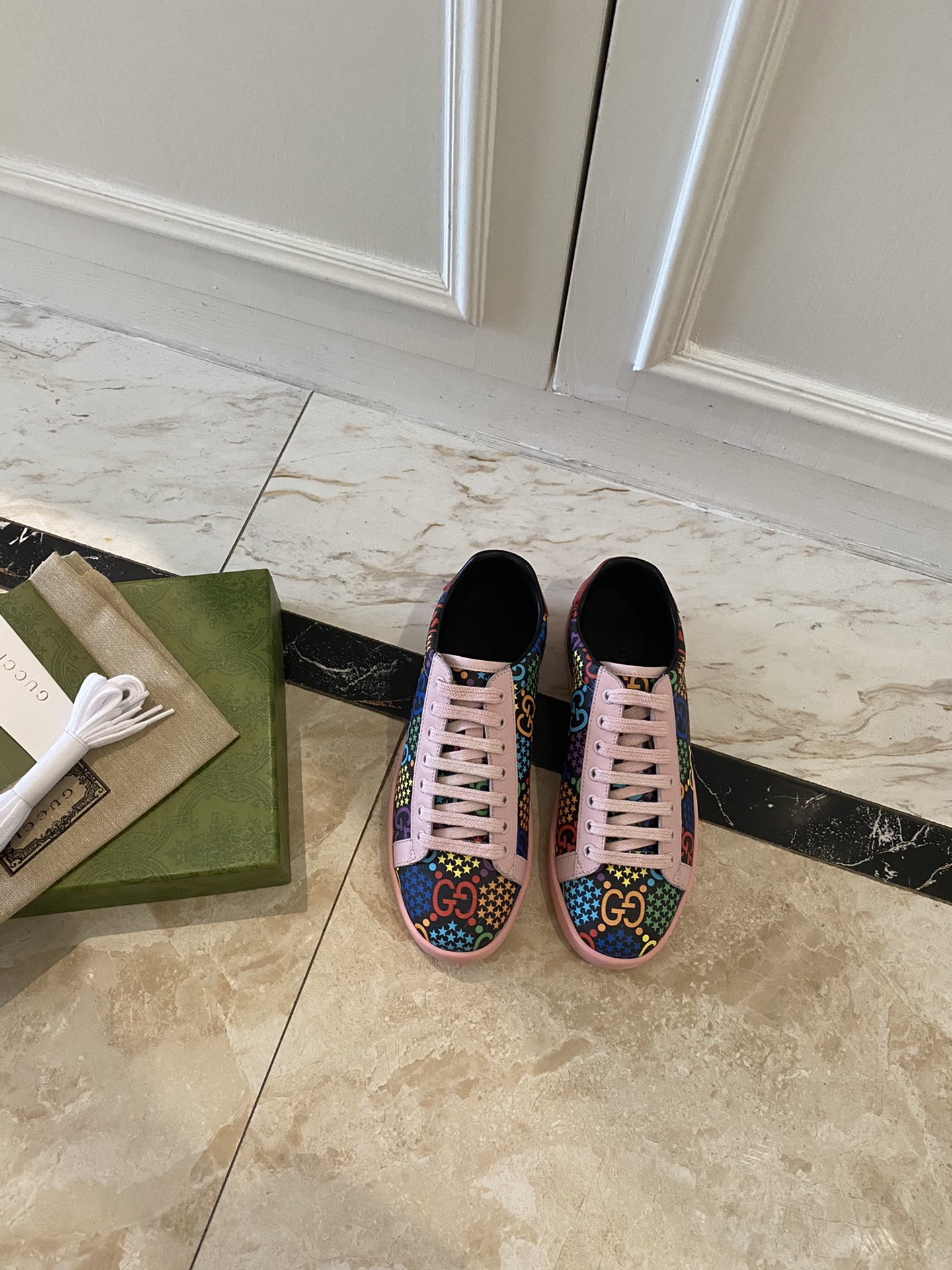 Gucci Women's Ace sneaker with bee sneaker 4 - vstockx