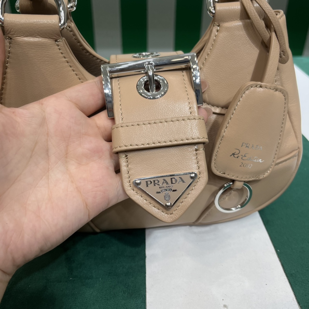 Handbags Prada PRADA PASSAVELA 1BA381 size:23x16x9 cm - vstockx