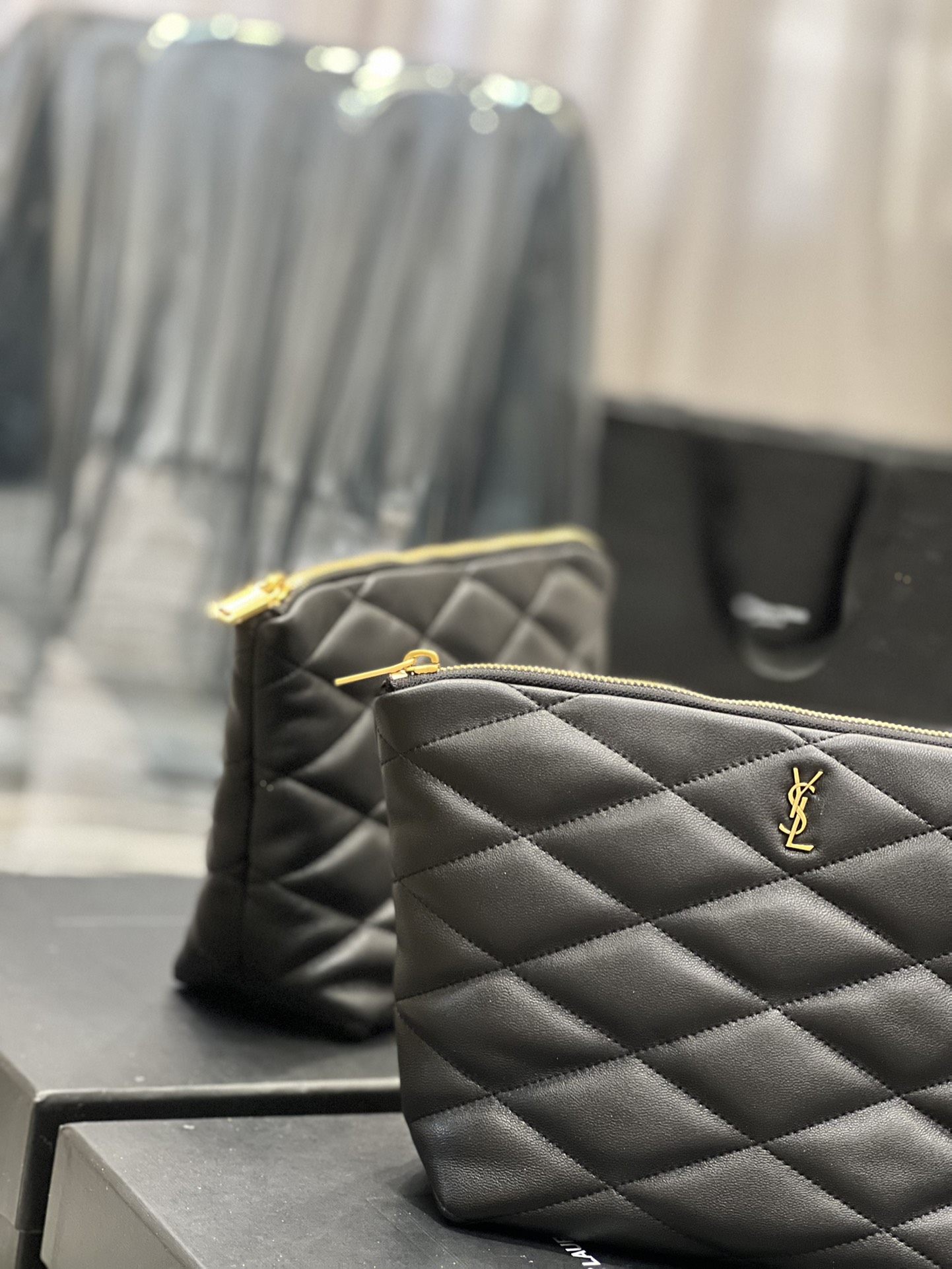 Handbags SAINT LAURENT 696779 size 26x19x11 cm - vstockx