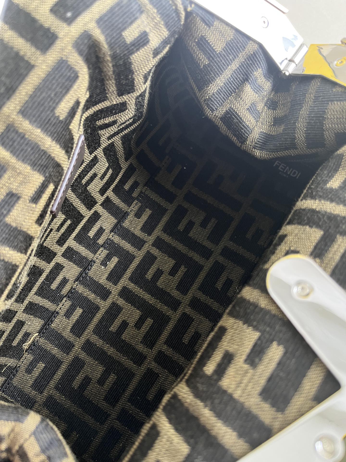 handbags FENDI 129 size:26 - vstockx