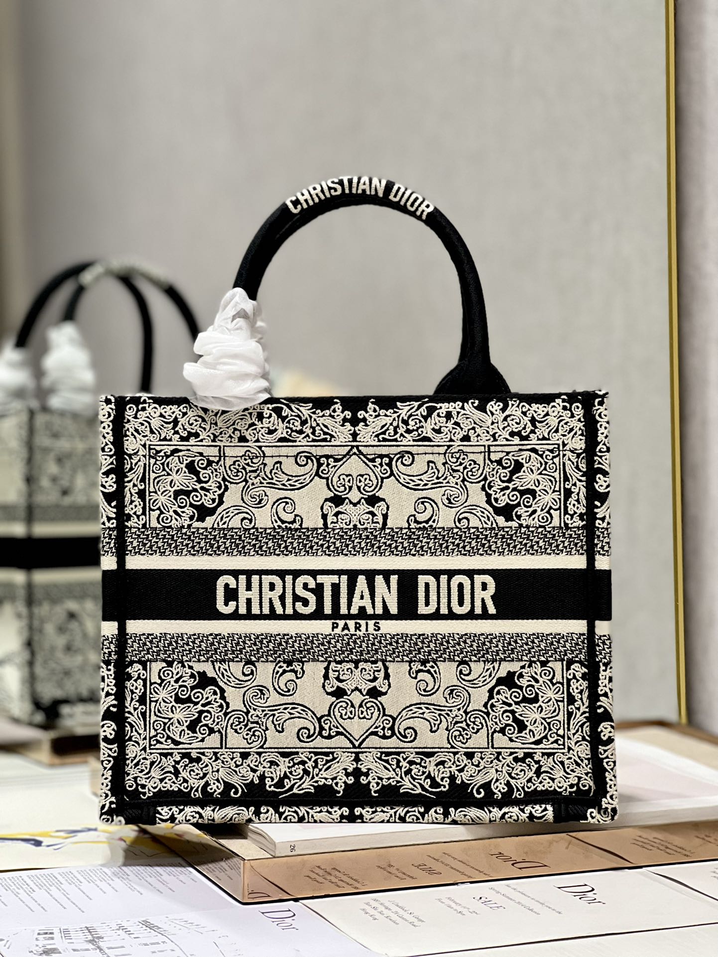 Handbag Dior 1265 size 26.5  21  14 cm - vstockx