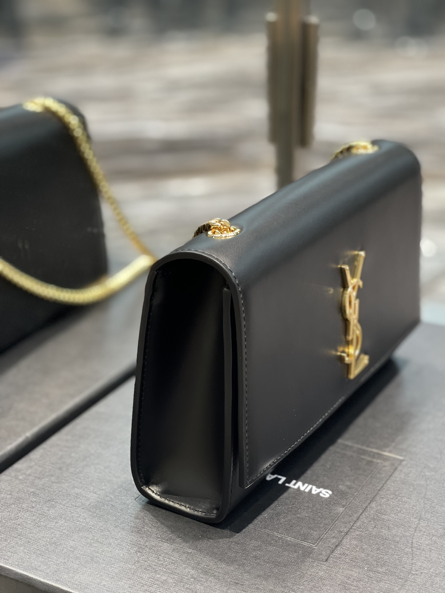 Handbags SAINT LAURENT 364021 size 24x14.5x5 cm - vstockx