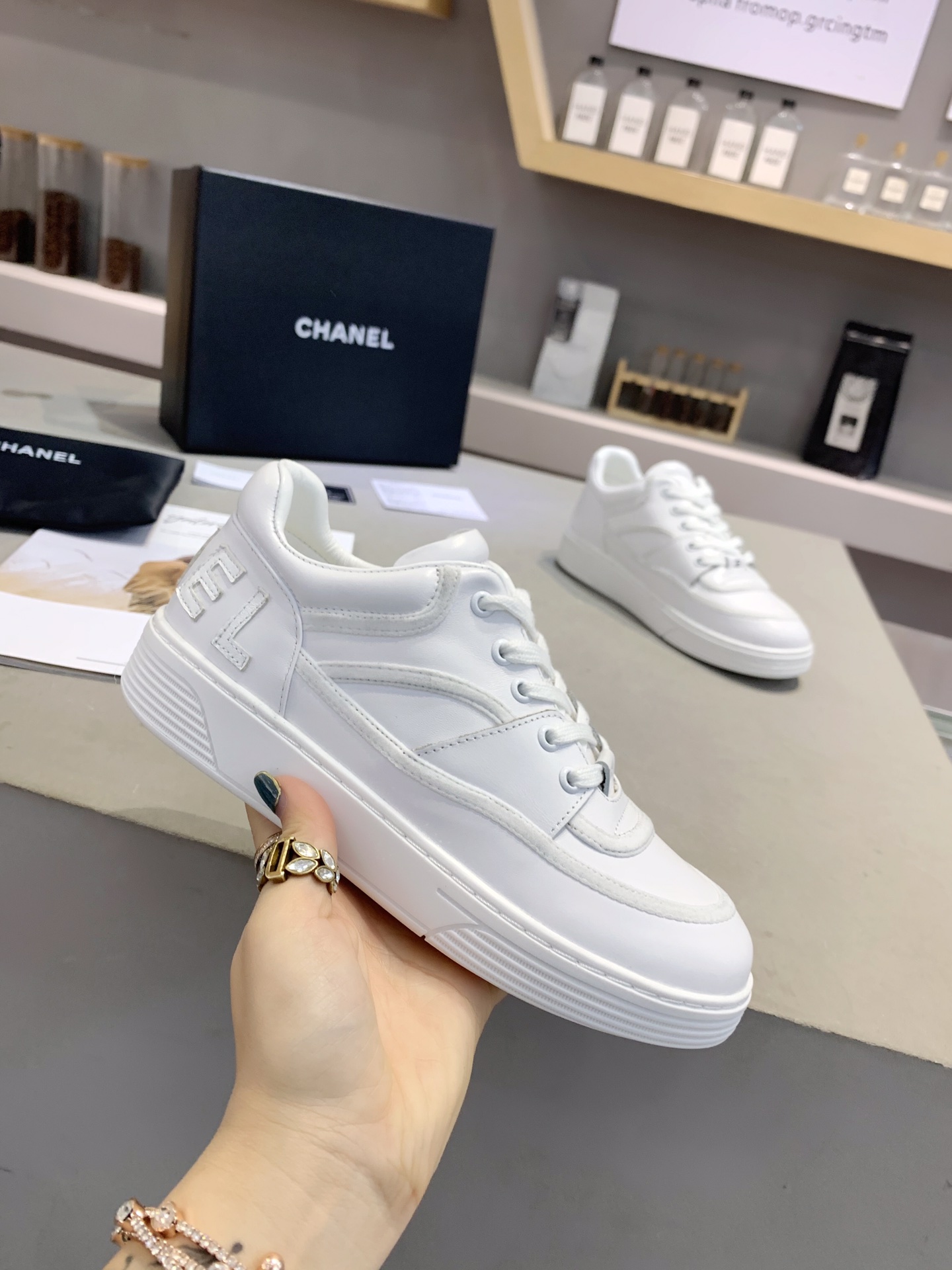 Chanel Low Top Sneaker 56 - vstockx