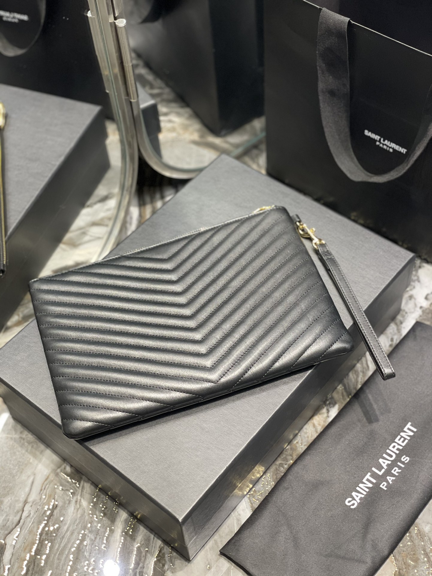 Handbags SAINT LAURENT 413444 size 30  21.5  2 cm - vstockx