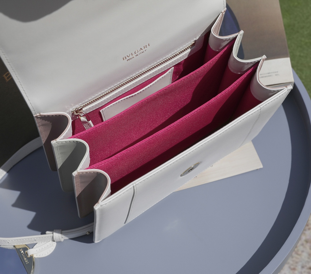 Handbags Bvlgari 3833091150 size:22.5*18.5*11 cm - vstockx