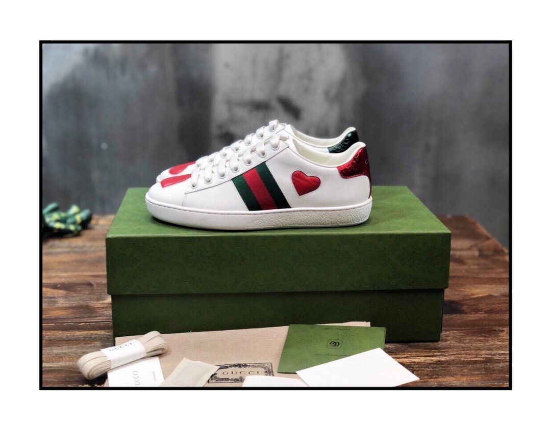 Gucci Ace Embroidered Hearts (W) - vstockx