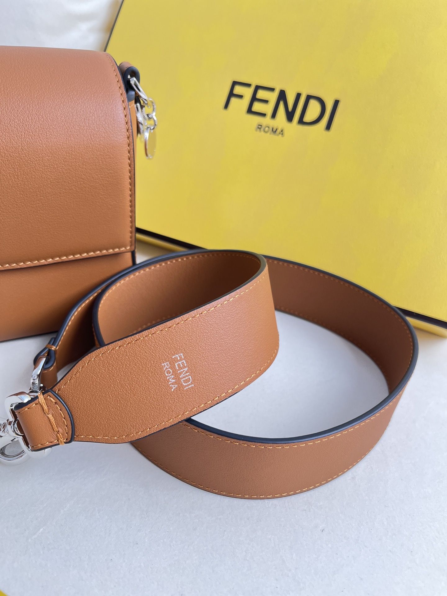 handbags FENDI 5012 size:26*5*15cm - vstockx