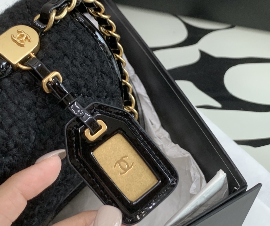 Handbag Chanel size *. * - vstockx