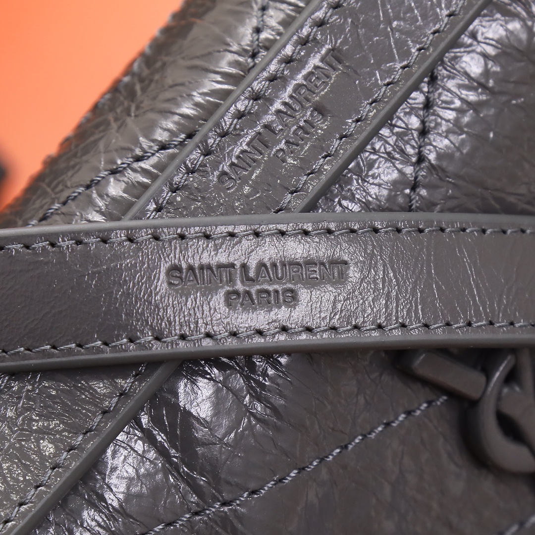 Handbags SAINT LAURENT 533037 size 22x16.5x12 cm - vstockx