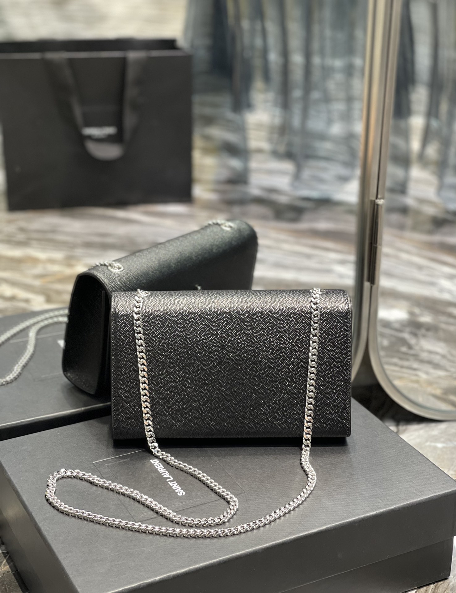 Handbags SAINT LAURENT 364021 size 24x14.5x5 cm - vstockx