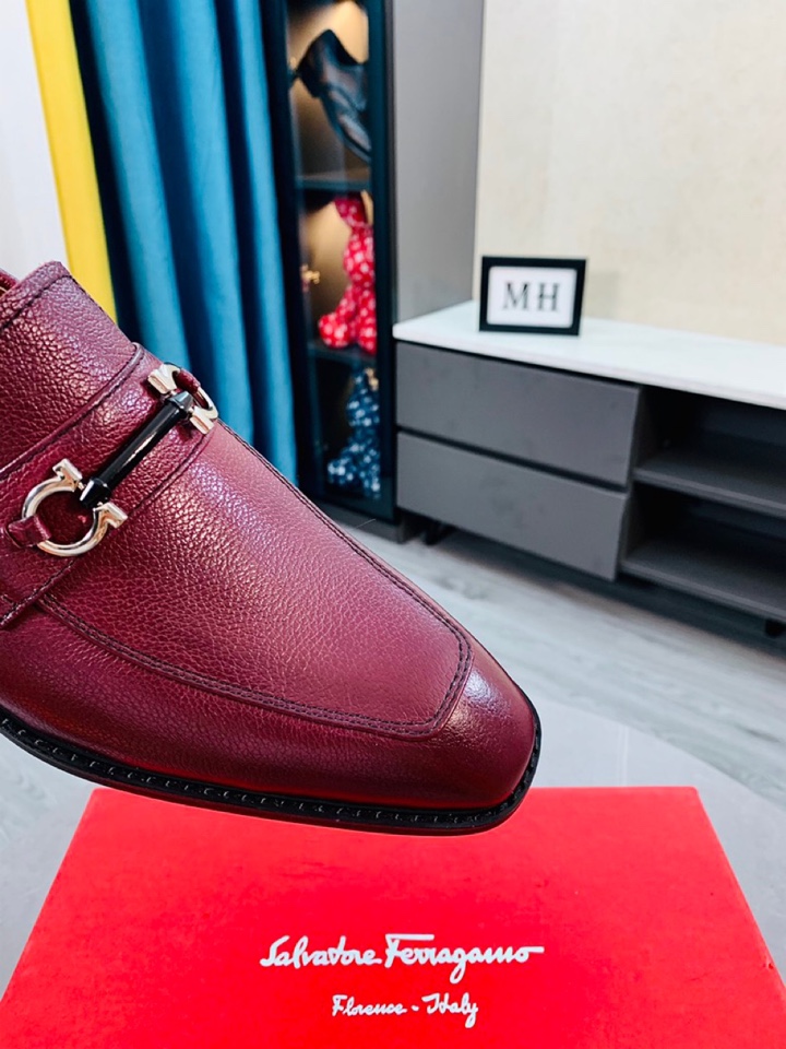 Salvatore Ferragamo Boots 32 - vstockx