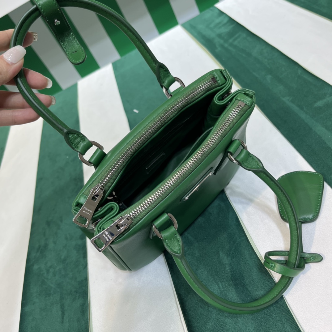 Handbags Prada 1BA906 size:20*14.5*9.5 cm - vstockx