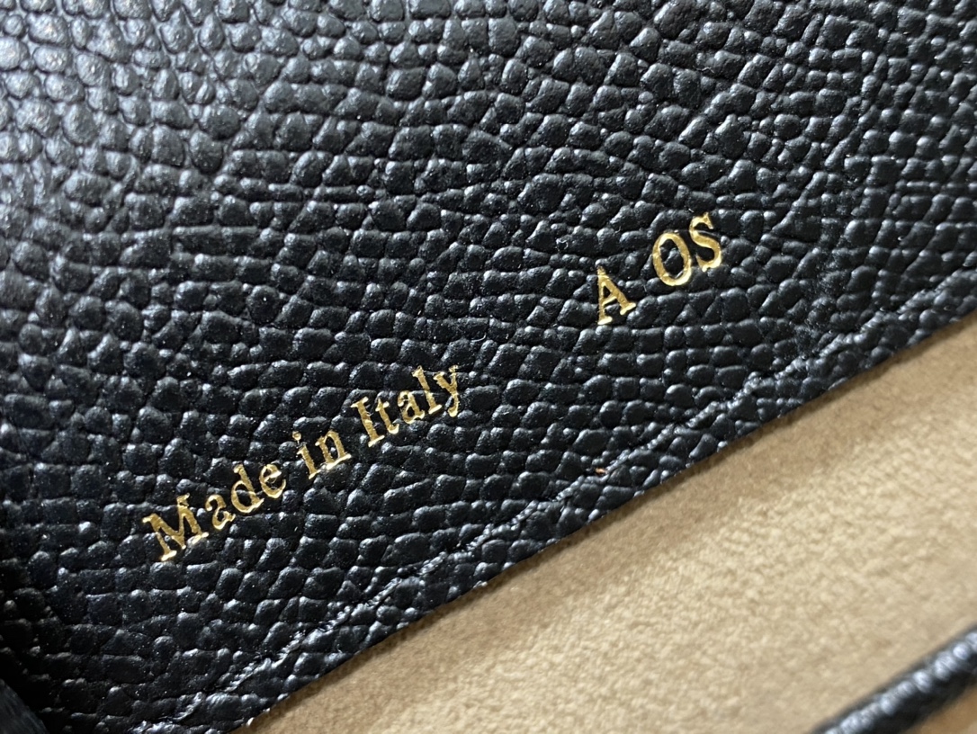 Handbag VALEXTRA size *'* - vstockx