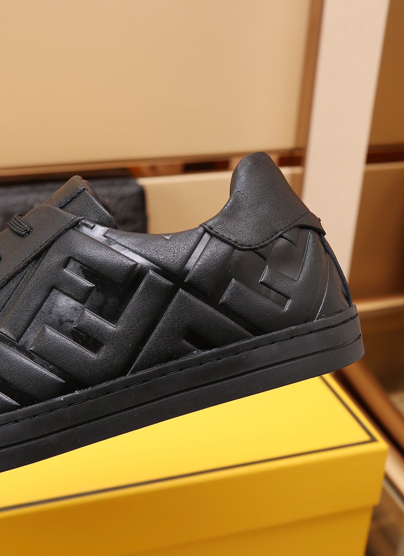 Fendi Low Top Sneakers 10 - vstockx