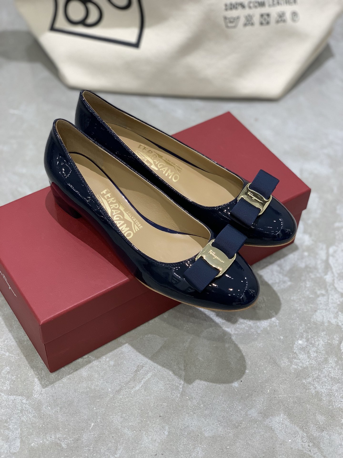 Salvatore Ferragamo Heel 6 - vstockx