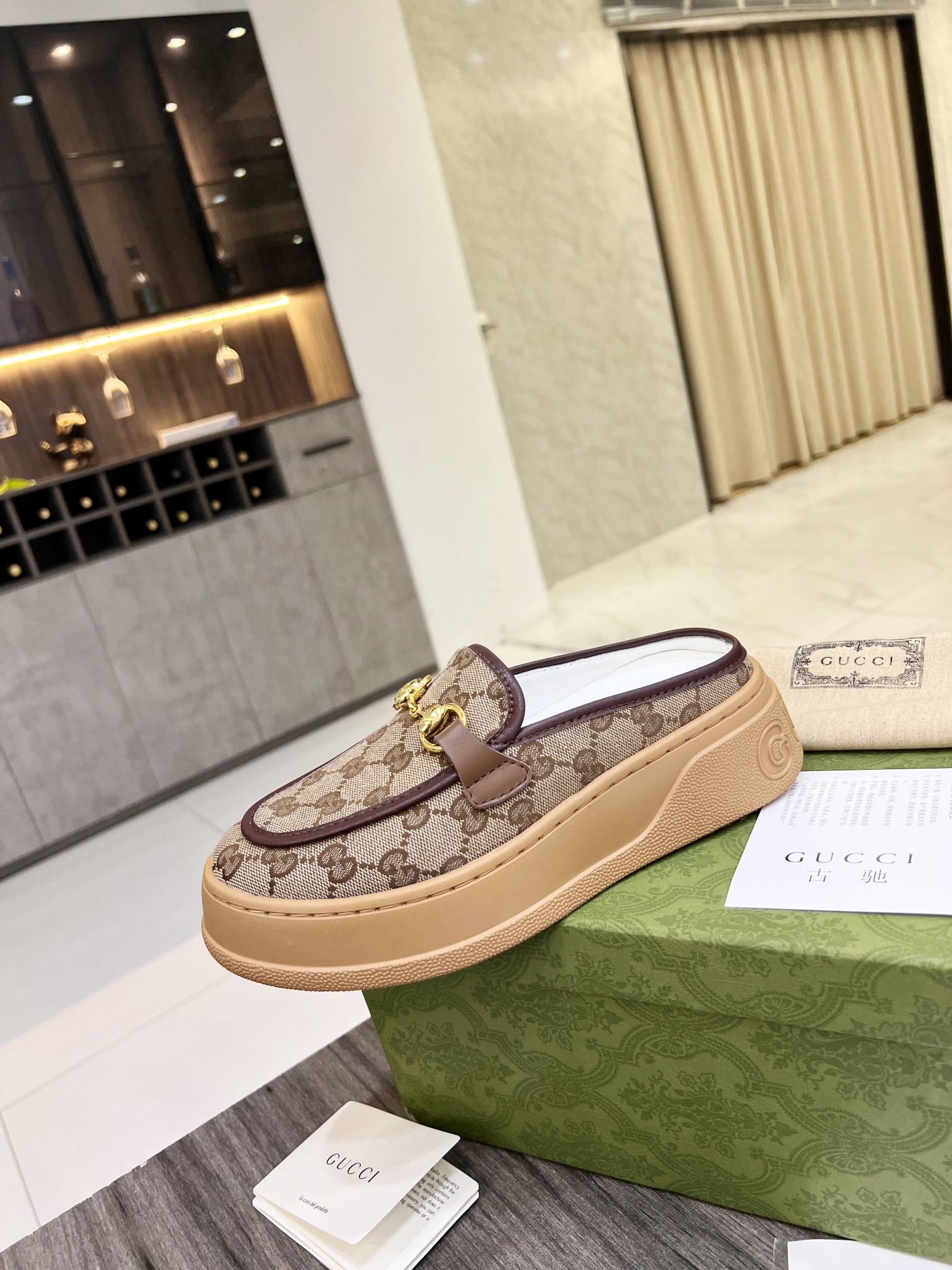 Gucci Women's WOMEN 6 - vstockx