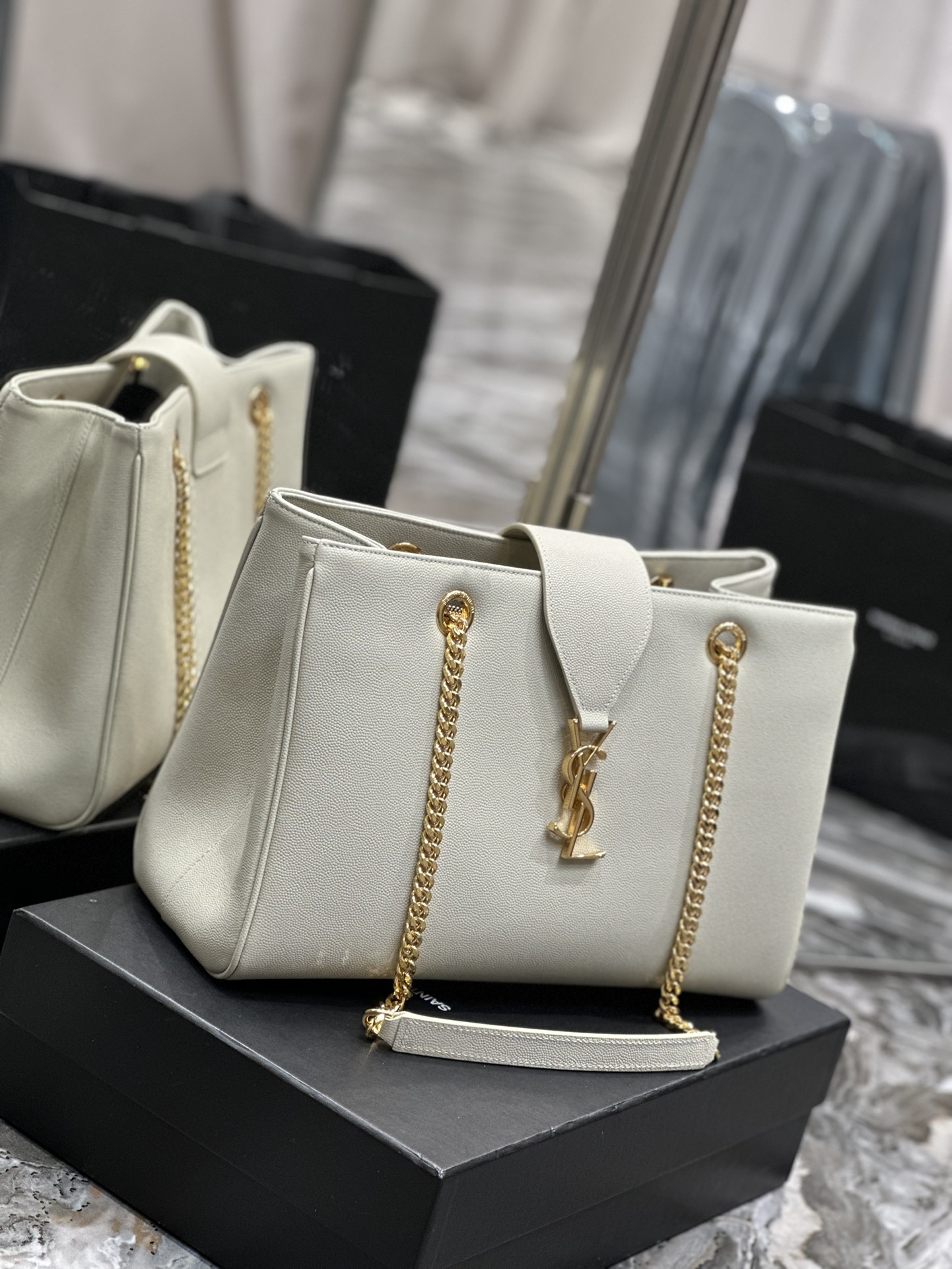 Handbags SAINT LAURENT 668900 size 33  22  15 cm - vstockx