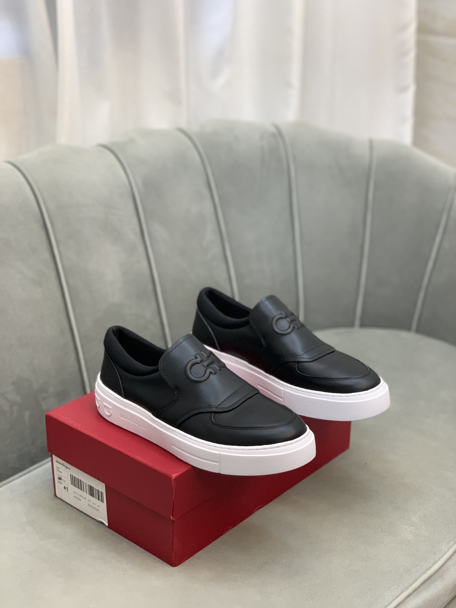 Salvatore Ferragamo Gancini Sneaker 2 - vstockx