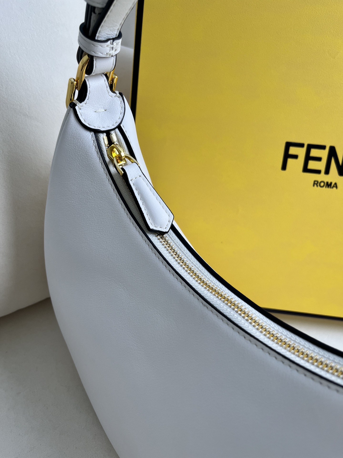 handbags FENDI 205 size:29*24.5*10cm - vstockx