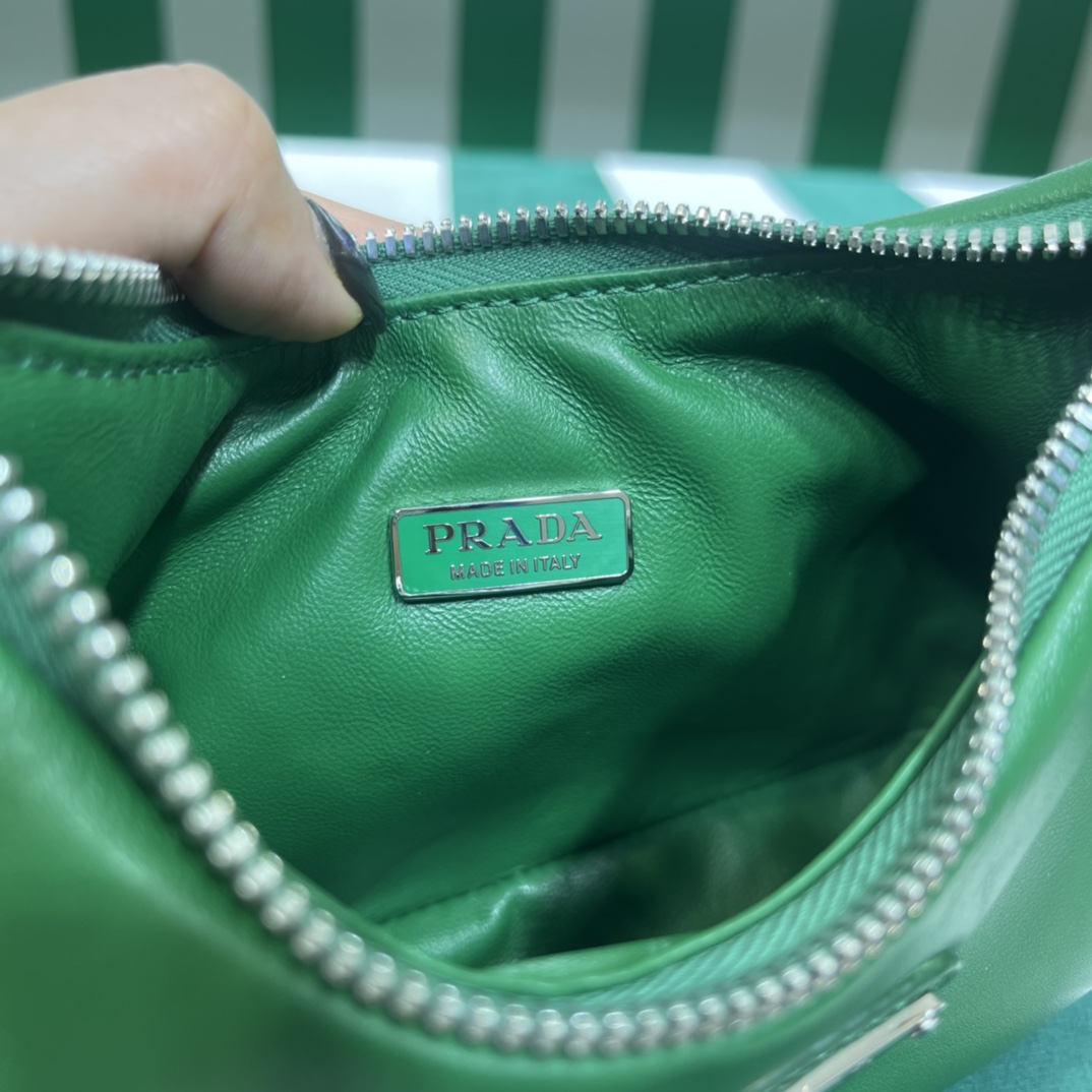 Handbags Prada 1BH240 size:22*12*6 cm - vstockx