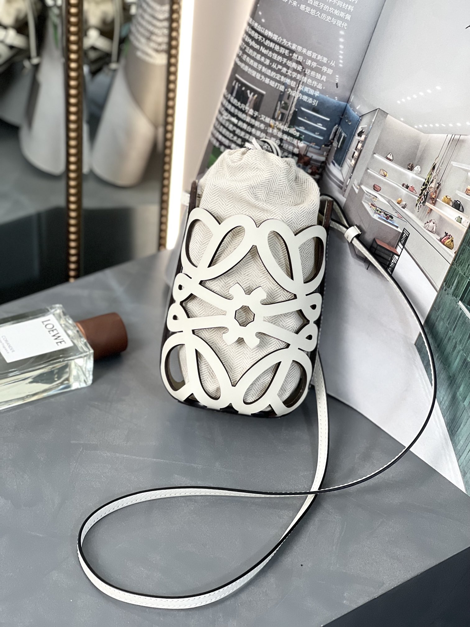 Handbags LOEWE  size:21-12-7 cm - vstockx