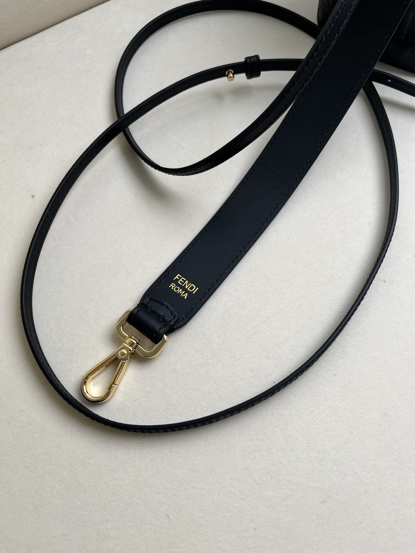 handbags FENDI 226 size:12*18*10cm - vstockx