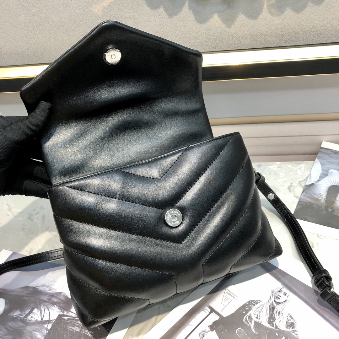 Handbags SAINT LAURENT 467072 size 20X14X7 cm - vstockx