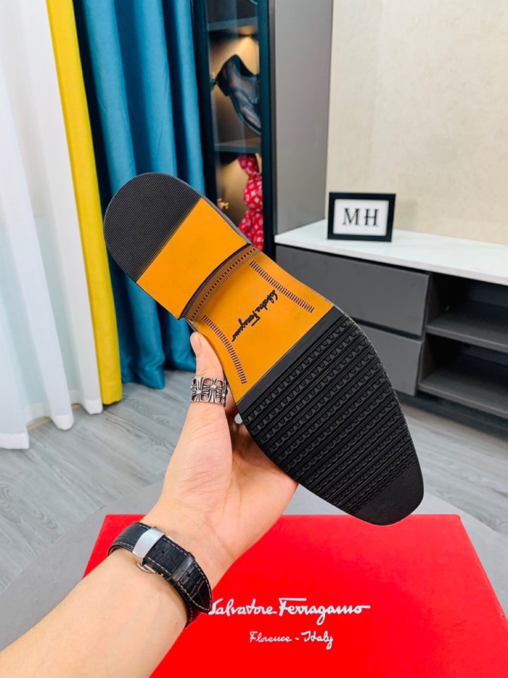 Salvatore Ferragamo Boots 31 - vstockx