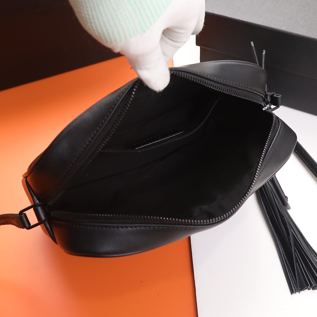 Handbags SAINT LAURENT 520534 size 23x16x6 cm - vstockx