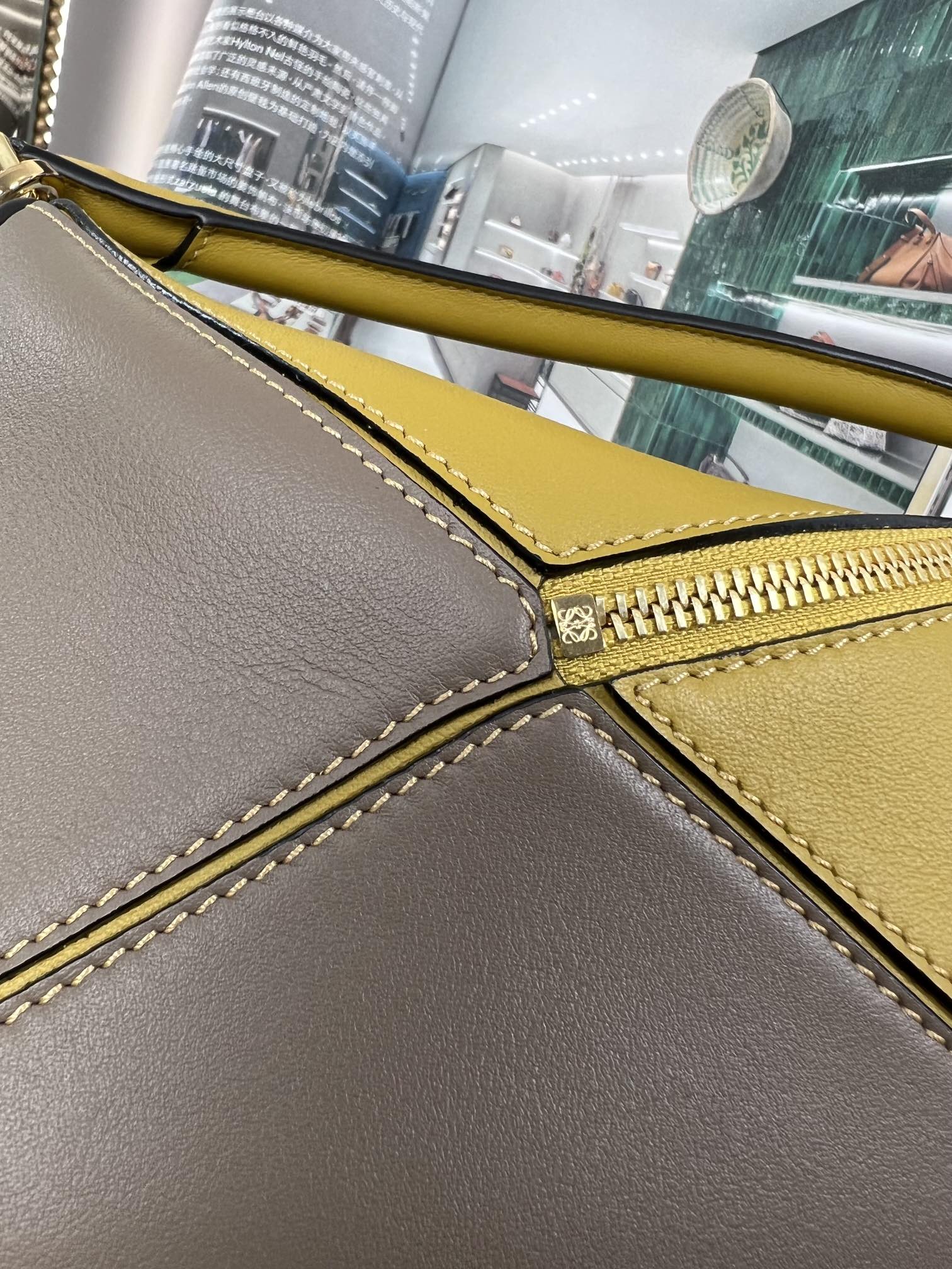 Handbags LOEWE ZP size:2414-11 cm - vstockx