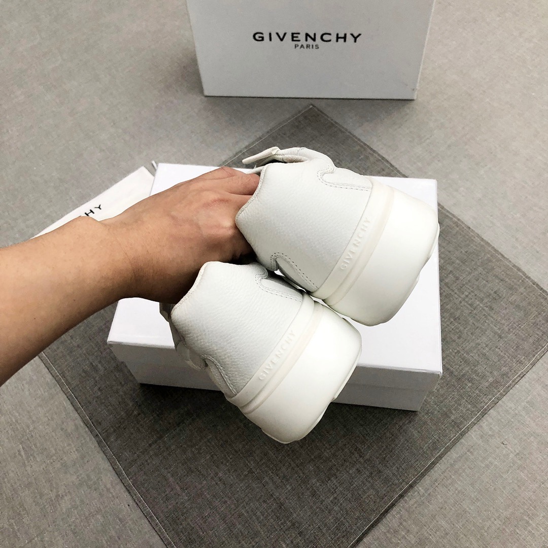 Givenchy Wing Sneakers 3 - vstockx