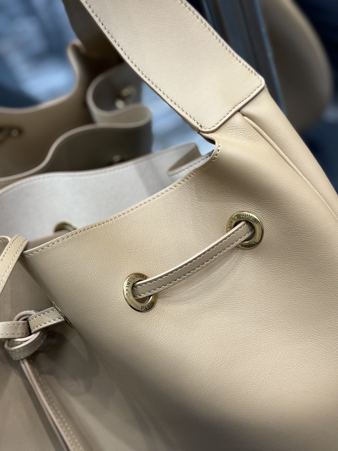 Handbags SAINT LAURENT 697941 size 44  33  2.5 cm - vstockx