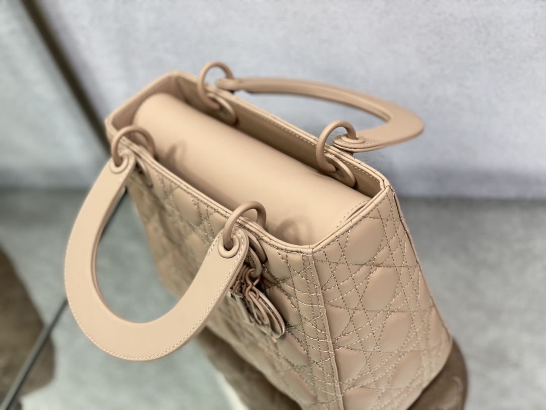 Handbag Dior size 24 cm - vstockx
