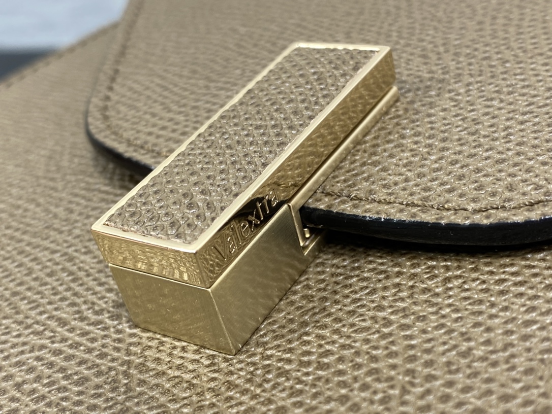 Handbag VALEXTRA size *'* - vstockx