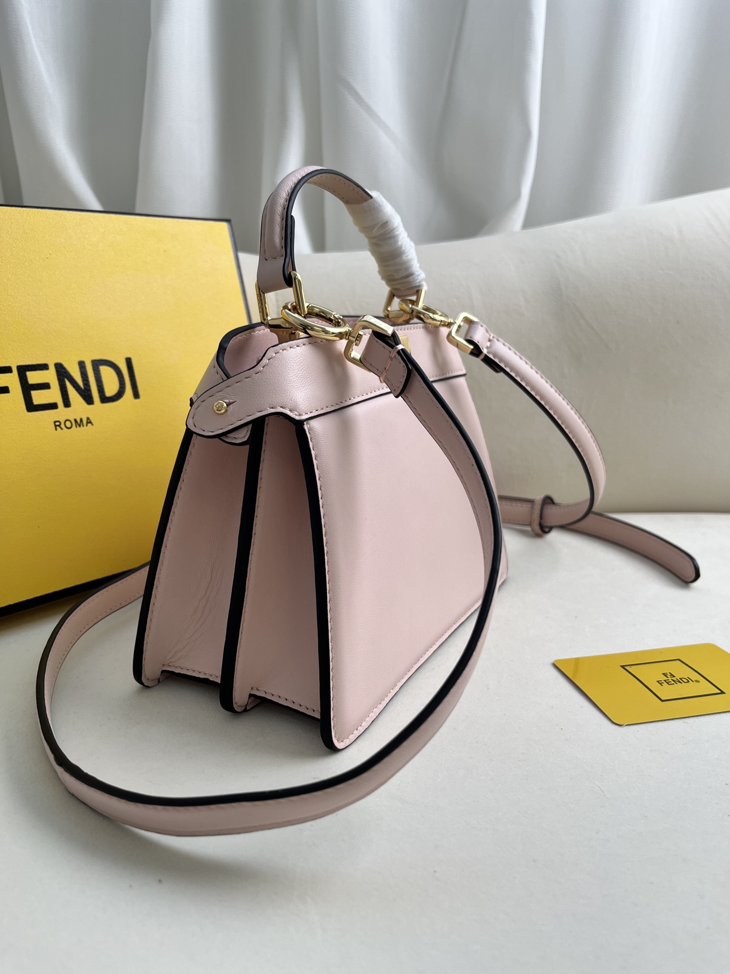 handbags FENDI 0228 size:20*15.5*11cm - vstockx