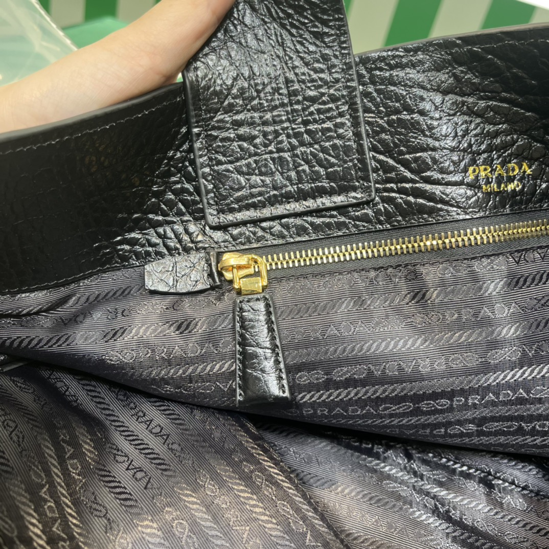 Handbags Prada 1BG440 size:16×26×40 cm - vstockx