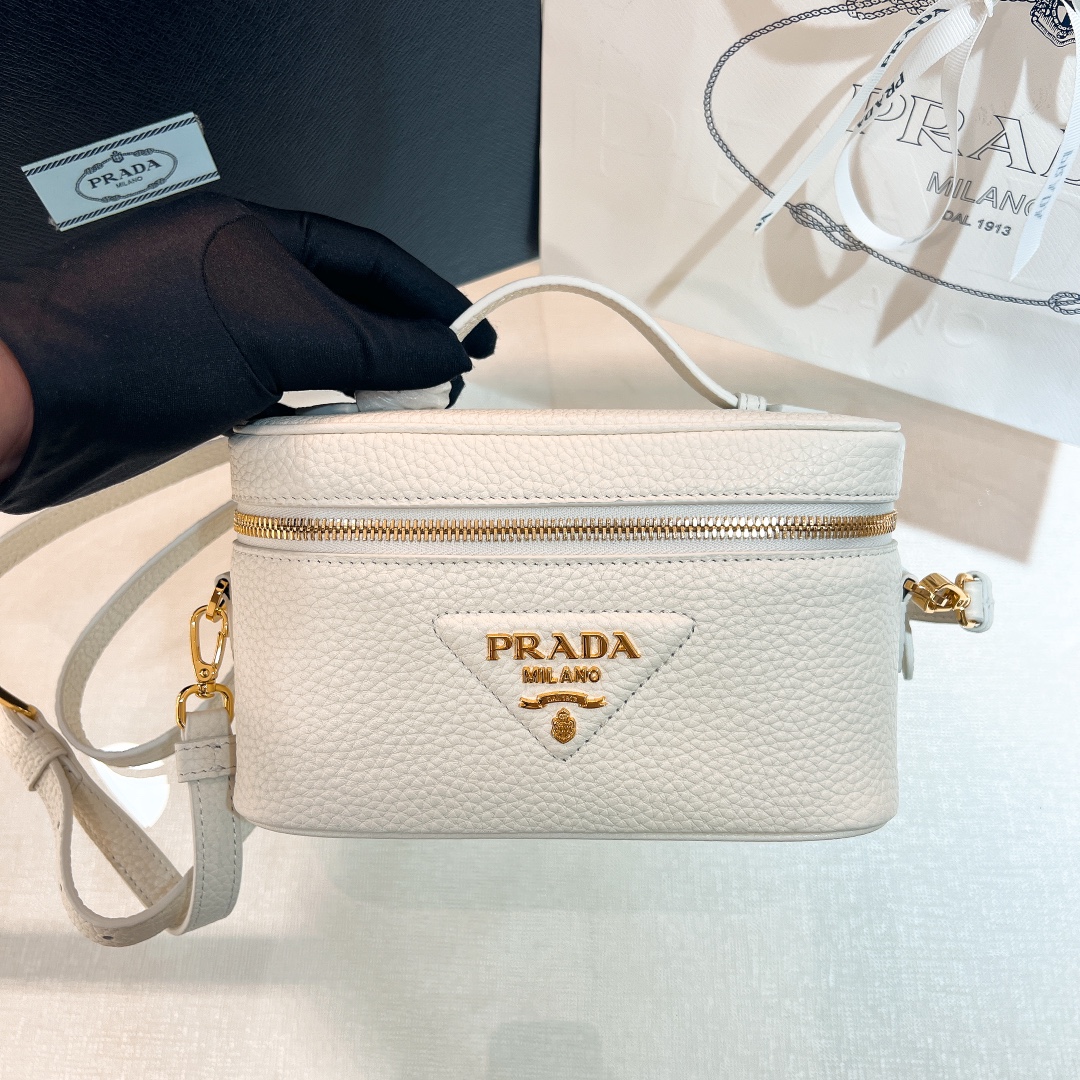 handbags prada 1BH202 18*11.5*7.5 - vstockx