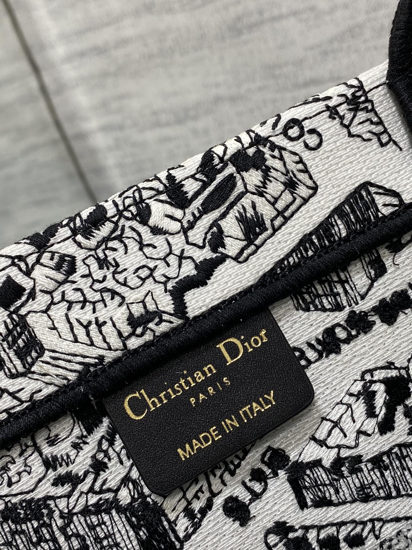 Handbag Dior size 36*18*28 cm - vstockx