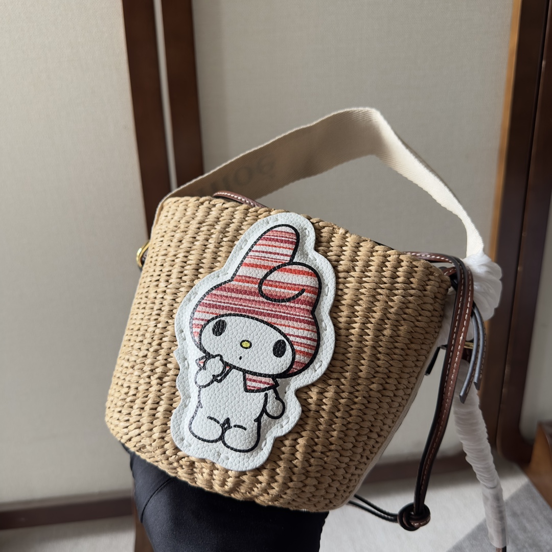 Handbags Chloe x My Melody 6070 size:17*16*16 cm - vstockx