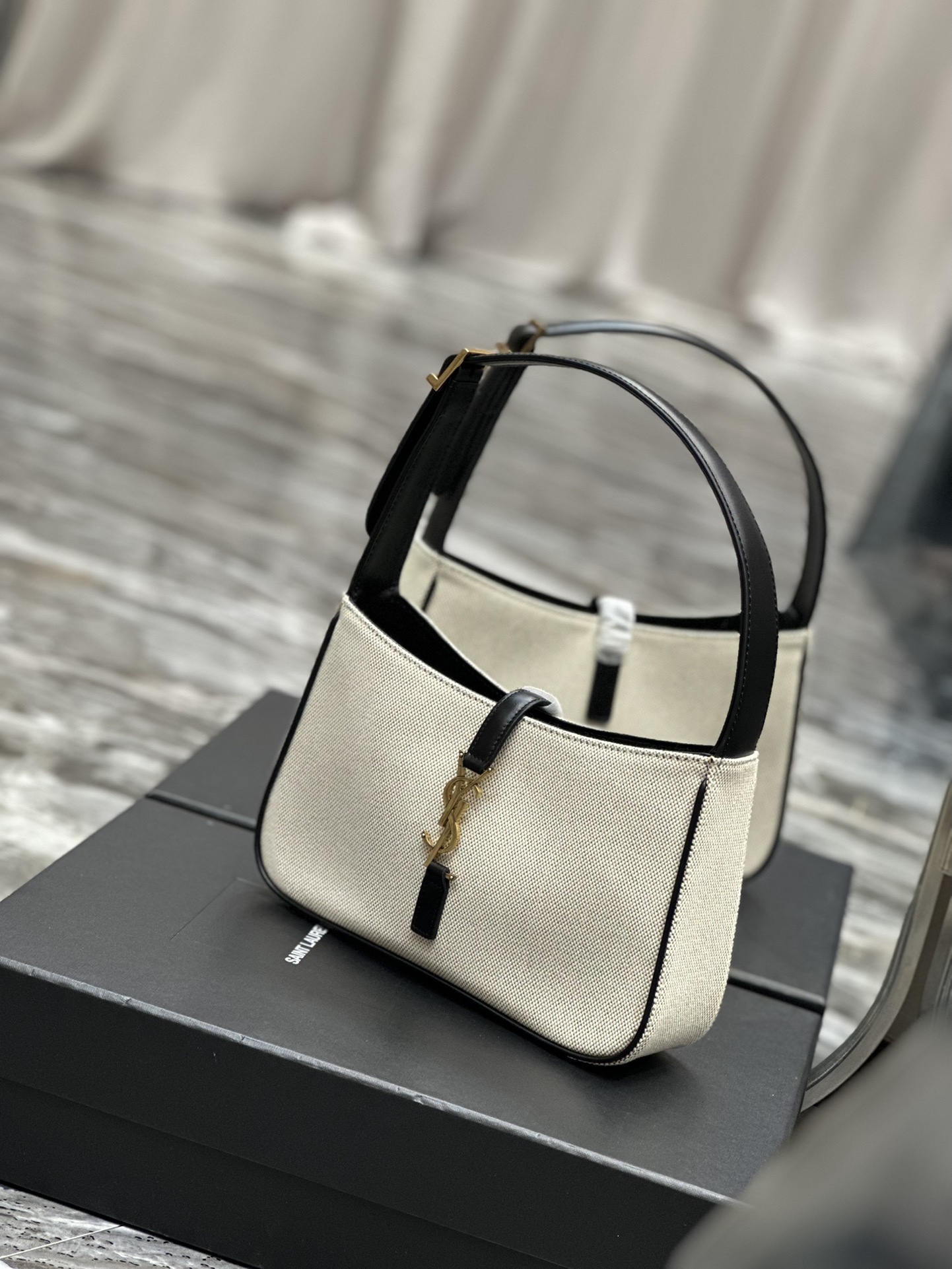 Handbags SAINT LAURENT 657228 size 25X14X6 cm - vstockx