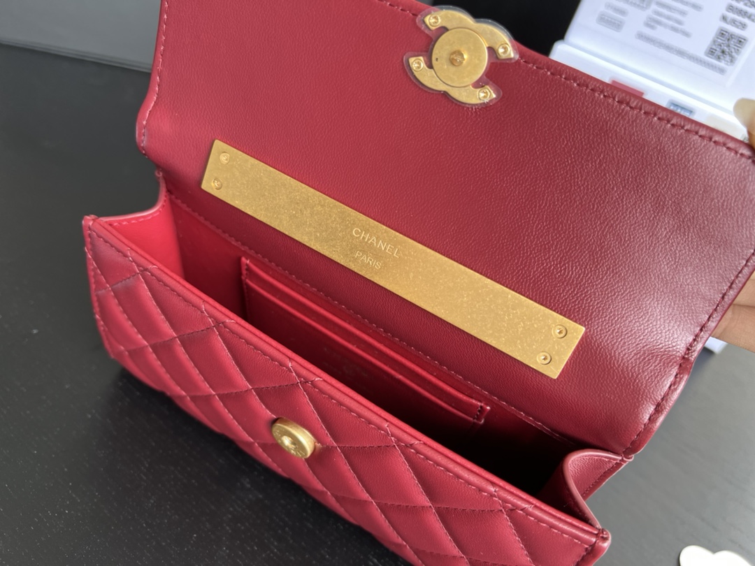 Handbag Chanel AP2946 size 10cmx18cm4.5 cm - vstockx